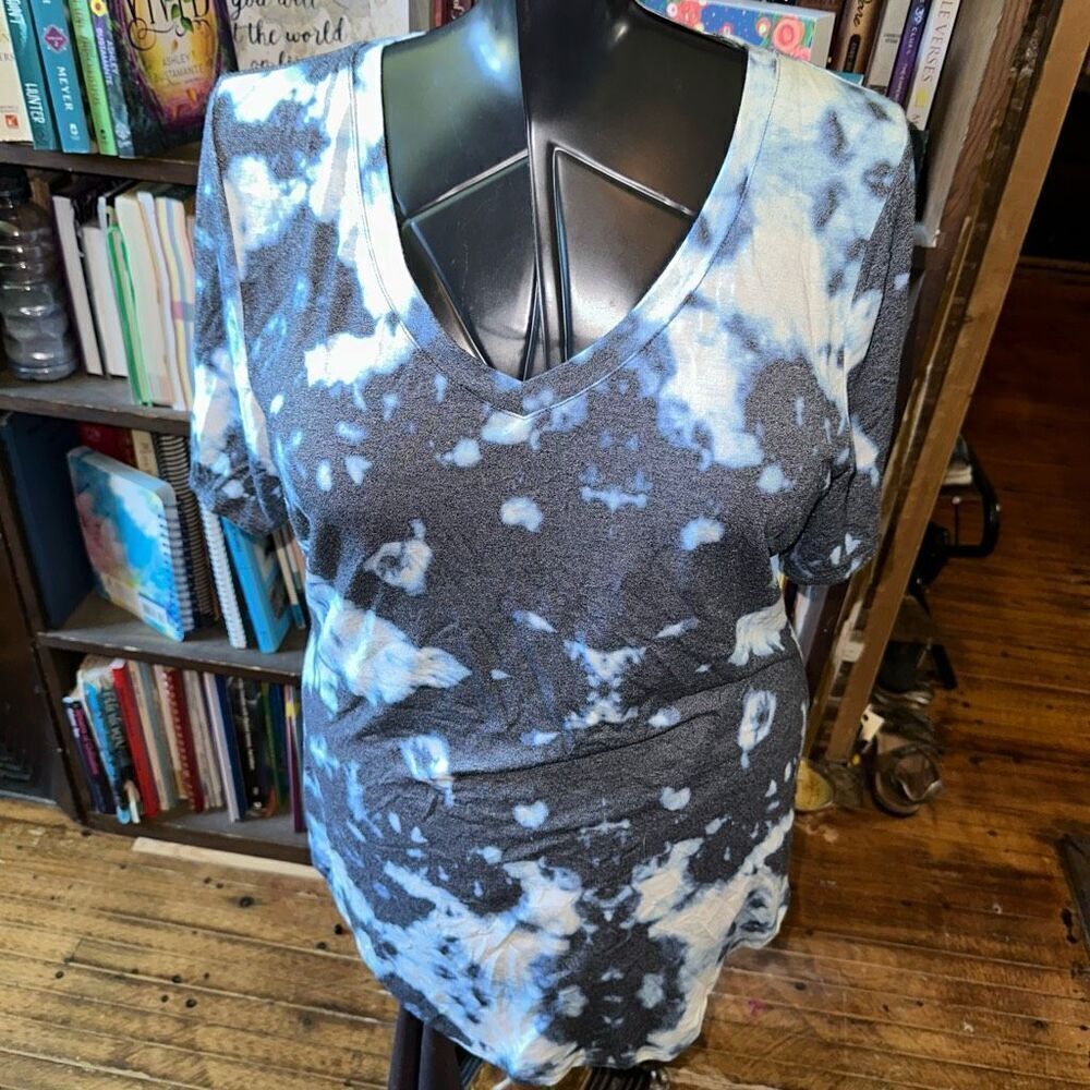 Lularoe blue tie dye v-neck normcore Christy t-shirt